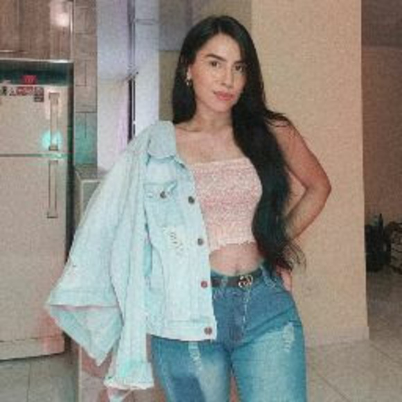 Profile Picture of Dayana Losada (@dayanalosada021) on Poshmark