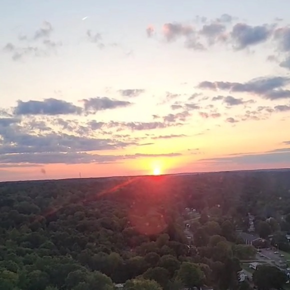 Profile Picture of Jocelyn Plotner (@jocelynplotner) on Poshmark