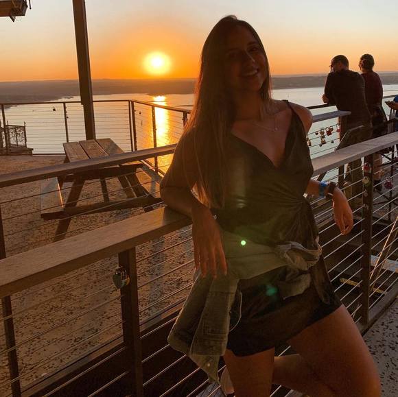 Profile Picture of Valentina Serrano (@vale_sm_10) on Poshmark