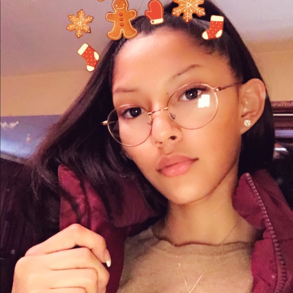 Profile Picture of Kayle Eppele (@kayle_eppele) on Poshmark