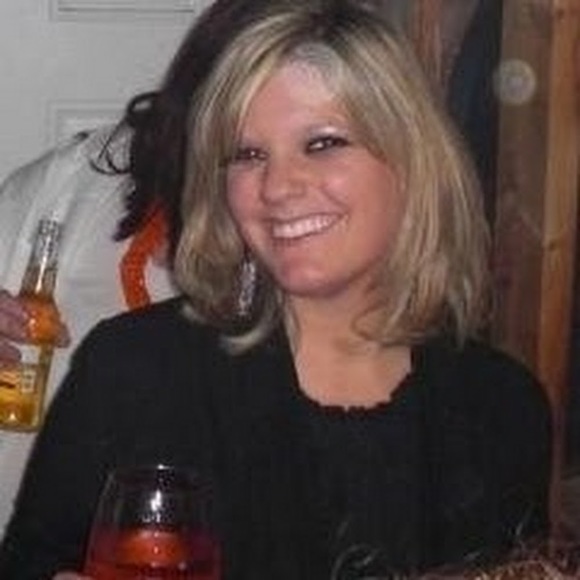 Profile Picture of Melissa Teer (@melissateer) on Poshmark