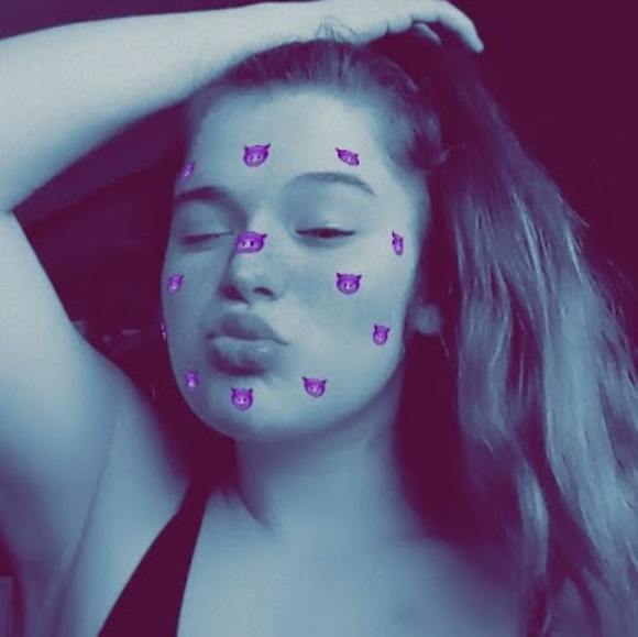 Profile Picture of Madison Moncelle (@bartlymadison21) on Poshmark