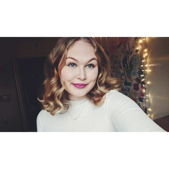 Profile Picture of Jenna Schriefer (@liebeveva) on Poshmark