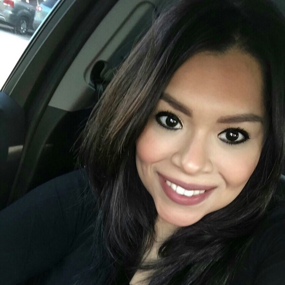 Profile Picture of Stephanie Alva (@stephhhalva) on Poshmark