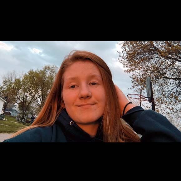 Profile Picture of Callyn Miller (@callynmiller) on Poshmark