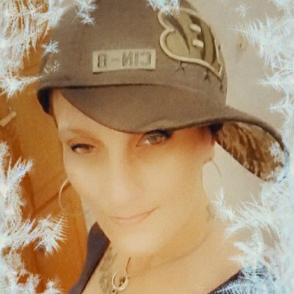 Profile Picture of Lisa Mcglone (@lisamcglone) on Poshmark