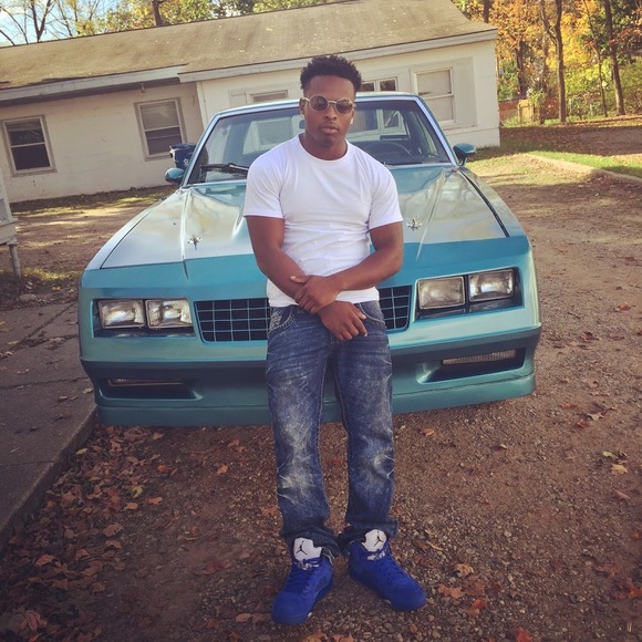 Profile Picture of Aaron Holmes (@aaronholmes518) on Poshmark