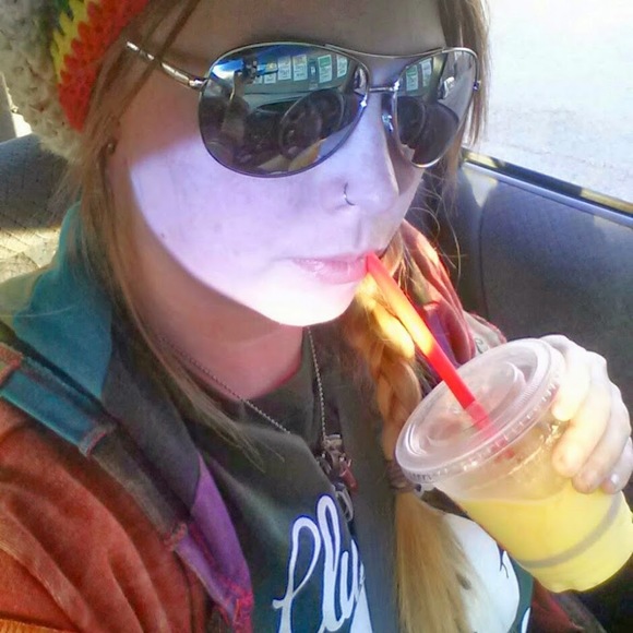 Profile Picture of Amy Ioerger (@amylue861) on Poshmark