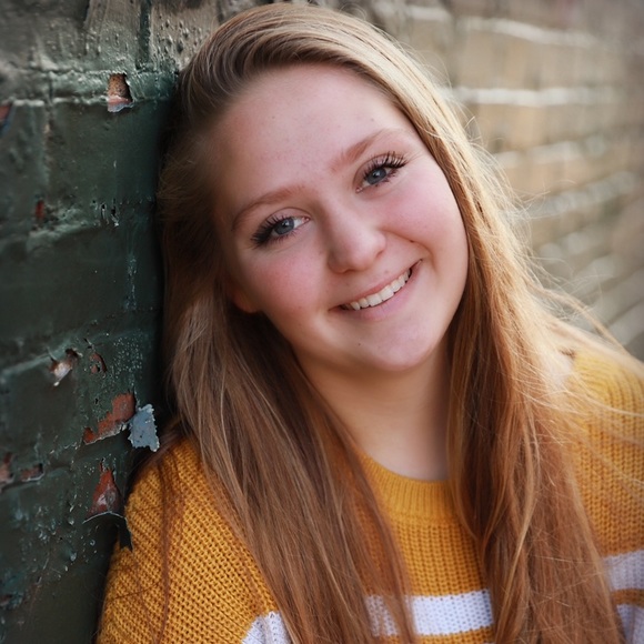 Profile Picture of Elizabeth Hjelm (@emhjelm) on Poshmark