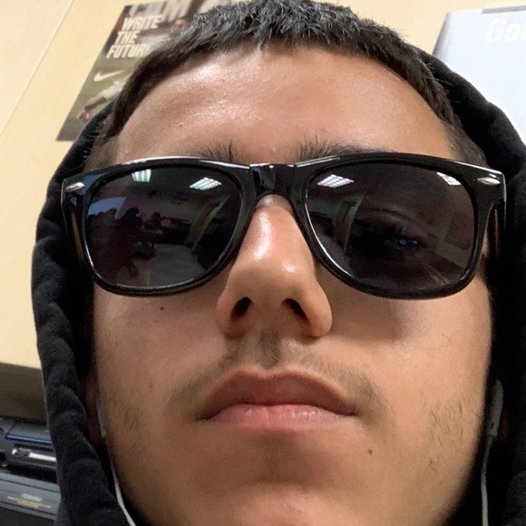 Profile Picture of Reneiro Irizarry (@chiripo) on Poshmark