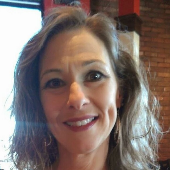 Profile Picture of Kim Maidment (@kimmaidment) on Poshmark