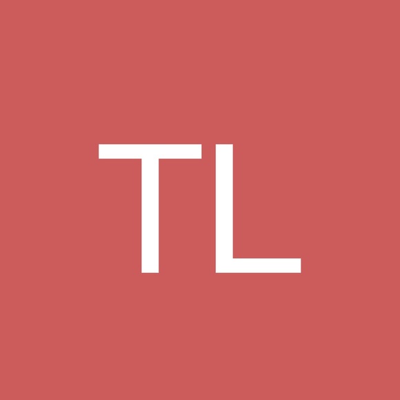 Profile Picture of Thip Luna (@thipppy) on Poshmark