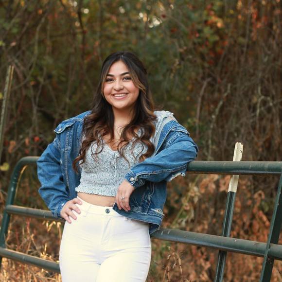 Profile Picture of Brianna Quintero (@briannaa5300) on Poshmark