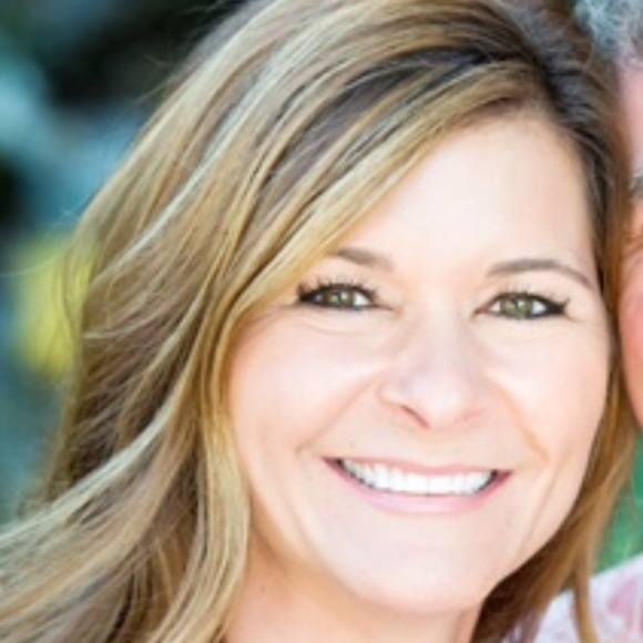 Profile Picture of Heather Head (@hthead33) on Poshmark