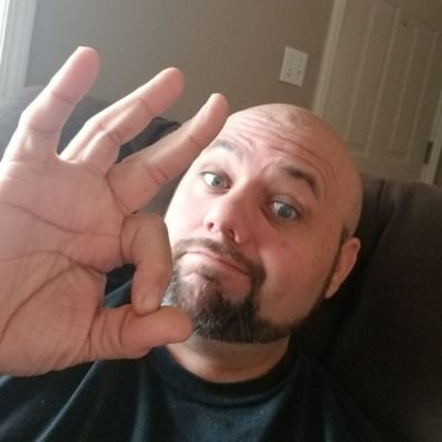 Profile Picture of Derek (@dereklower) on Twitter