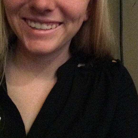Profile Picture of Hannah Duits (@gertrude91) on Poshmark