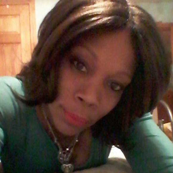 Profile Picture of Connie Wright (@pinkshock35) on Poshmark