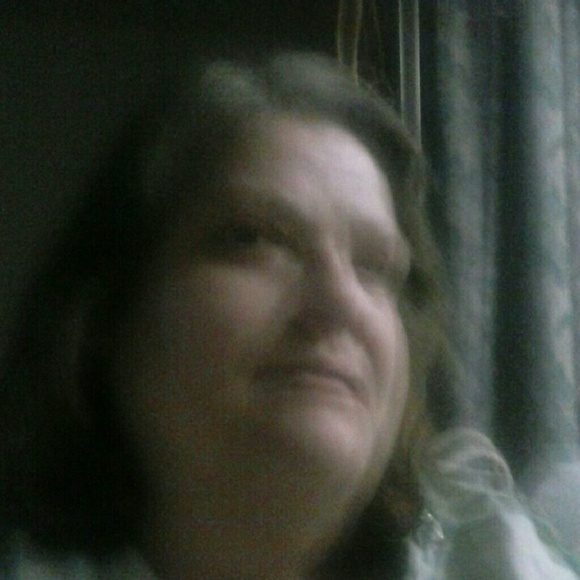 Profile Picture of Bobbie Mcintyre (@bobbiedarren49) on Poshmark