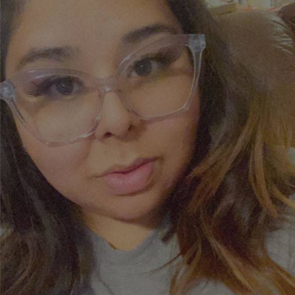 Profile Picture of Joanna Elizalde (@jayloove_3) on Poshmark