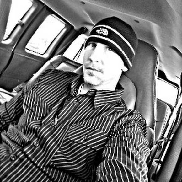 Profile Picture of Josh Phelps (@joshphelps17) on Poshmark