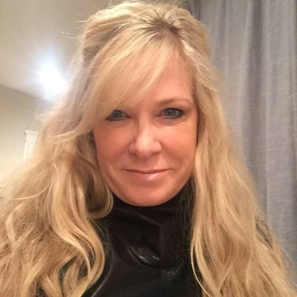 Profile Picture of Cyndi Isgrig (@cyndi_isgrig) on Poshmark