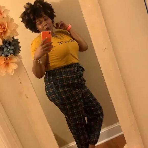 Profile Picture of Brandie Hill (@brandie40) on Poshmark