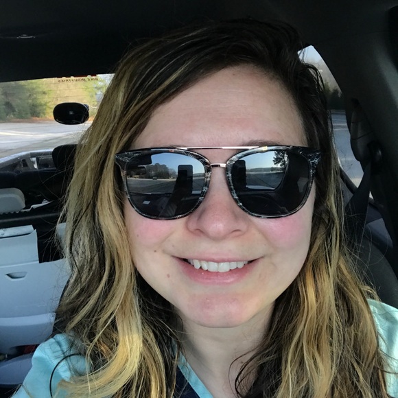 Profile Picture of Larissa Roughton (@rissa871) on Poshmark