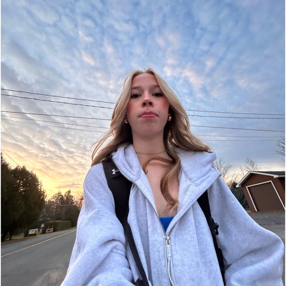 Profile Picture of Libby Mawhinney (@l_mawhinney) on Poshmark