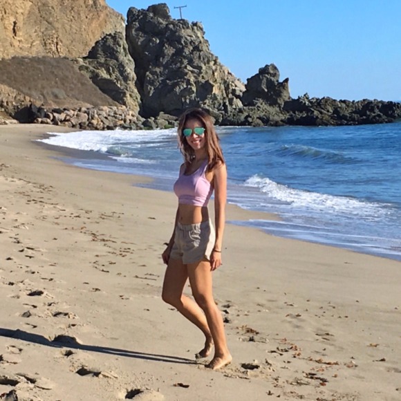 Profile Picture of Melanie Chow (@mel2ella) on Poshmark