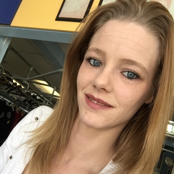 Profile Picture of Amanda Cassatt (@alexias_mommy) on Poshmark