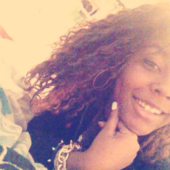 Profile Picture of Carly Pierce (@carlypierce) on Poshmark