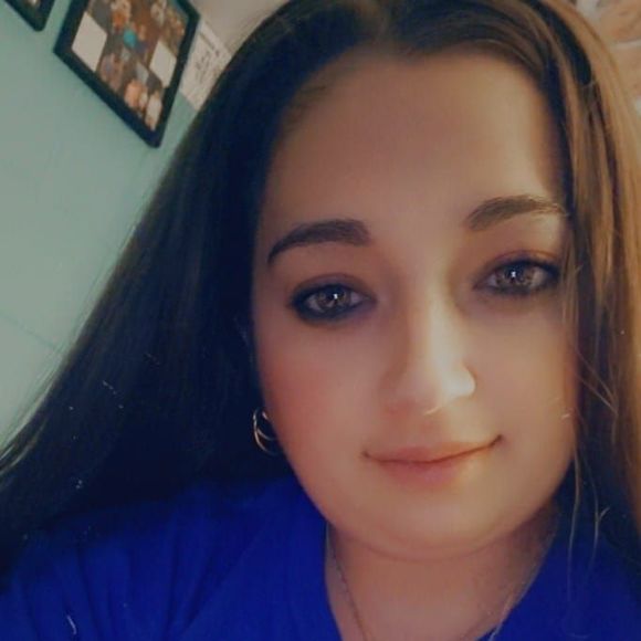 Profile Picture of Ashley Wetzelberger (@wetzelba) on Poshmark