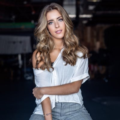 Profile Picture of Elizabeth Winter (@ElizabethWinter) on Twitter