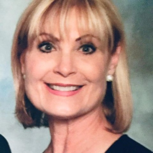 Profile Picture of Carol j Kennealy (@ckennealy45) on Poshmark