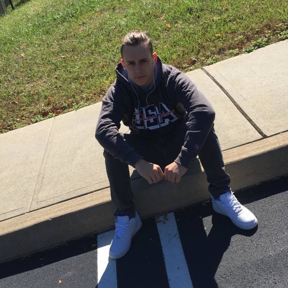 Cameron Vankleeck - Poshmark Profile Picture of Cameron Vankleeck (@cameronvankleec) on Poshmark