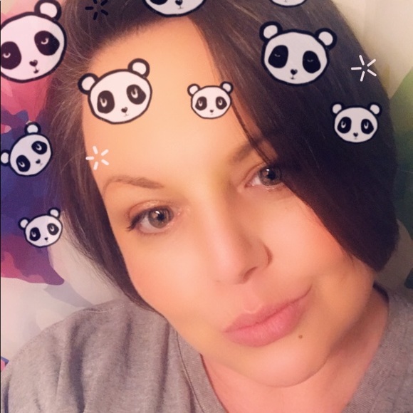 Profile Picture of Donna Bruington (@dobru) on Poshmark