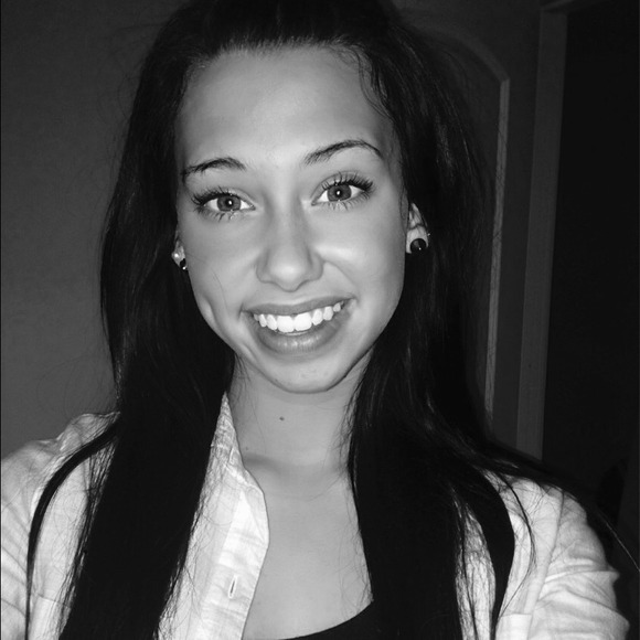 Profile Picture of Mckayli Scudder (@mascudder) on Poshmark