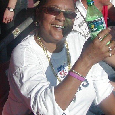 Profile Picture of Teresa Hooks (@mamateebags) on Twitter