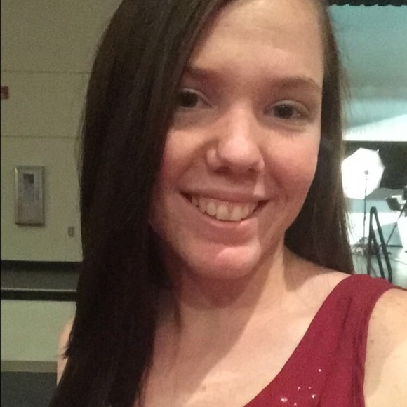 Taylor Moreland - Poshmark Profile Picture of Taylor Moreland (@yvonne96) on Poshmark