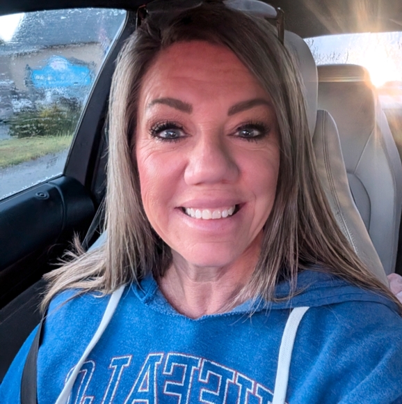 Profile Picture of Stephanie Marnell (@chasingzebras) on Poshmark