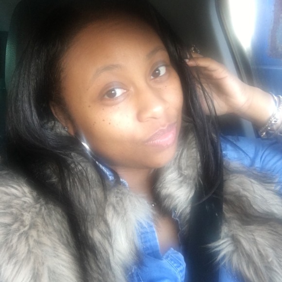 Profile Picture of Ivory Edwards (@fazhion4ever) on Poshmark