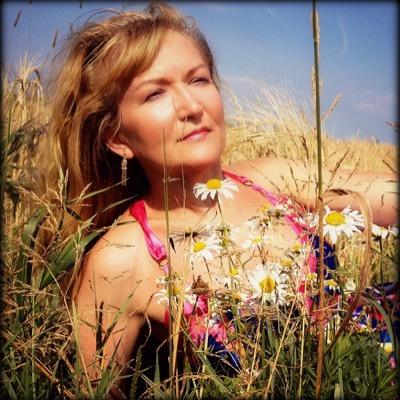 Profile Picture of Heather Mountain (@sun_shine_33) on Twitter