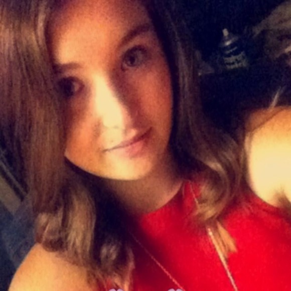 Profile Picture of Victoria Balwinski (@victoriamarieba) on Poshmark