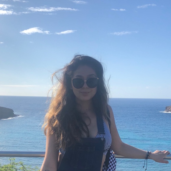 Profile Picture of Ariel Parras (@arielparras) on Poshmark