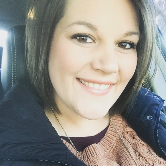 Profile Picture of Macy Bailey (@macbai) on Poshmark