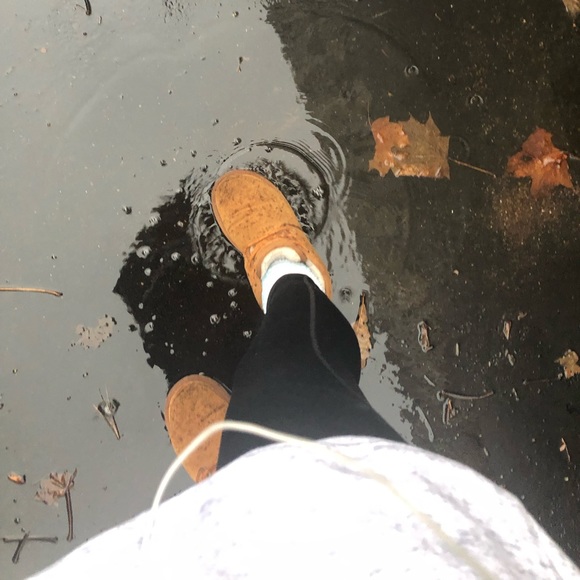 Profile Picture of Angelina Deleskey (@adeleskey) on Poshmark