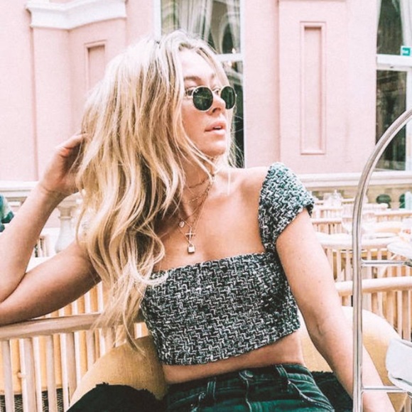 Profile Picture of Alice Peterson (@alicepeters0n) on Poshmark