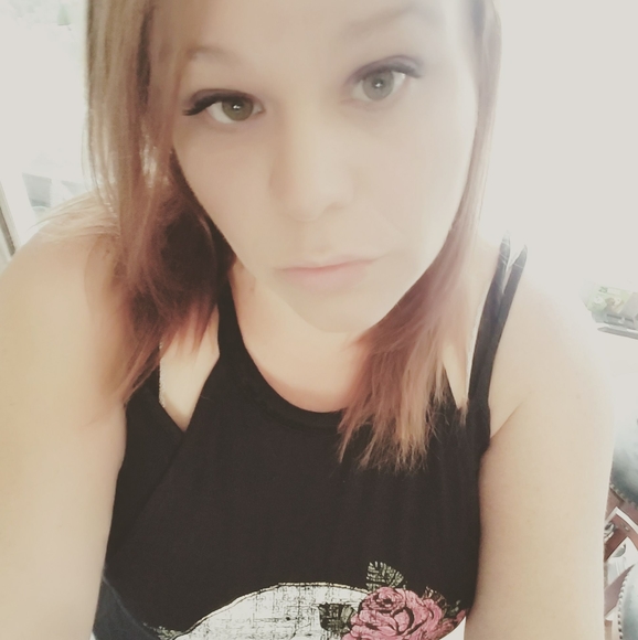 Amanda Borges - Poshmark Profile Picture of Amanda Borges (@calisdgrl) on Poshmark