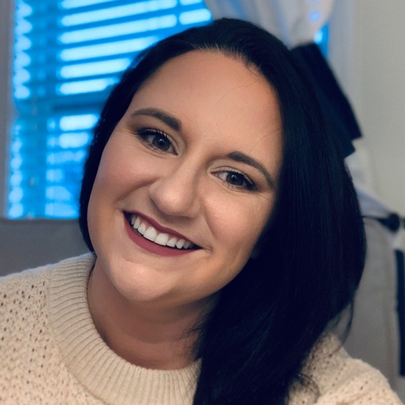 Profile Picture of Hannah Hildreth (@hhildre1992) on Poshmark