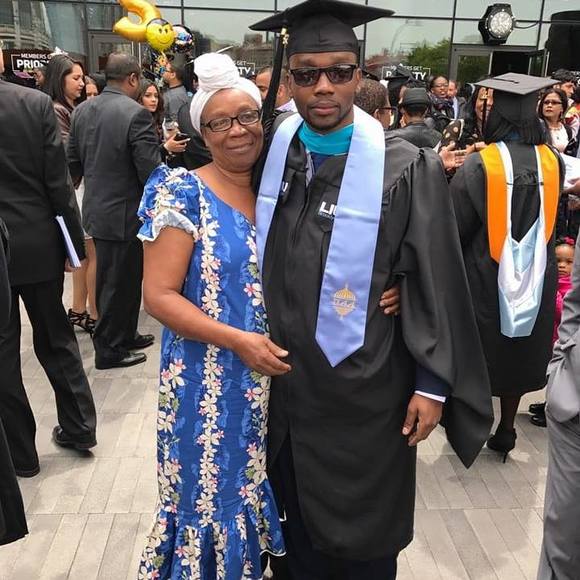 Profile Picture of Kerr Serrant (@kerbern) on Poshmark